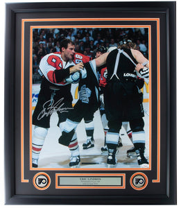 Eric Lindros Signed Framed Flyers 16x20 Fight Photo JSA ITP - Sports Integrity